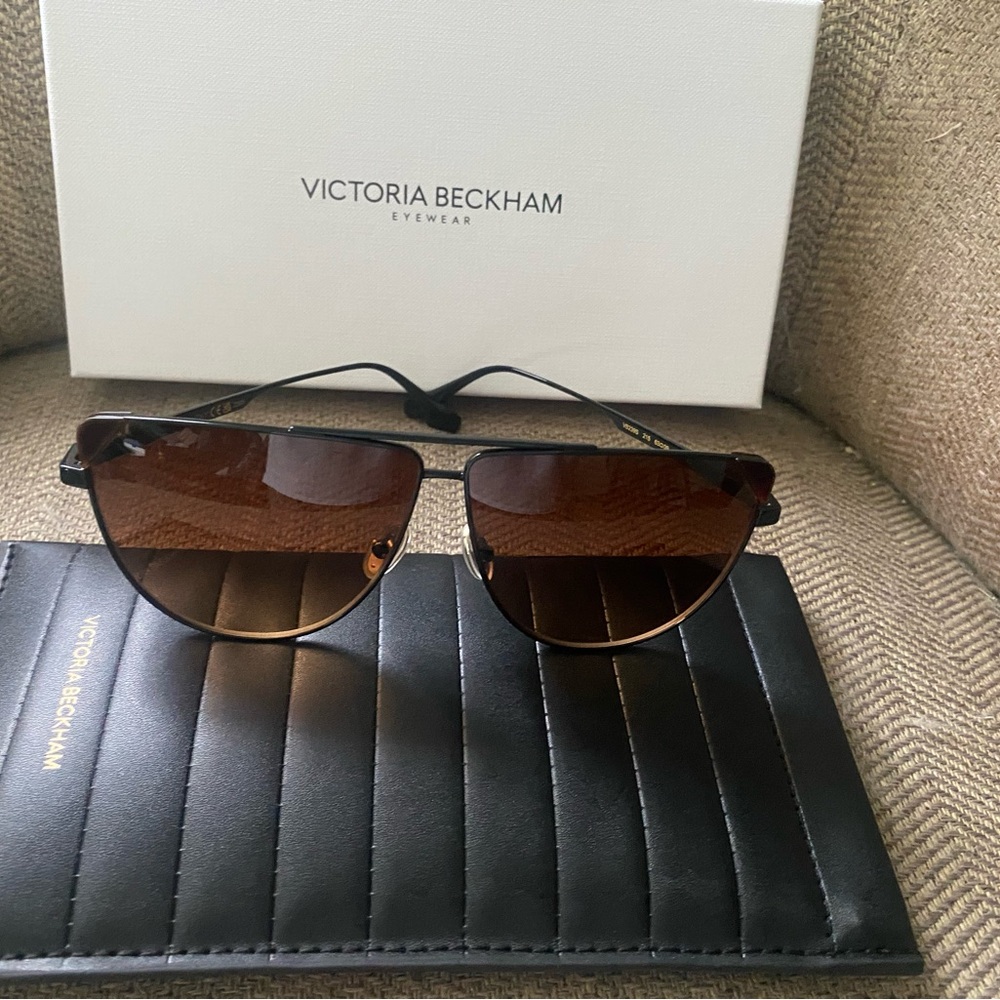 Victoria Beckham Black Frame Sunglasses with Brown Lenses Brand New